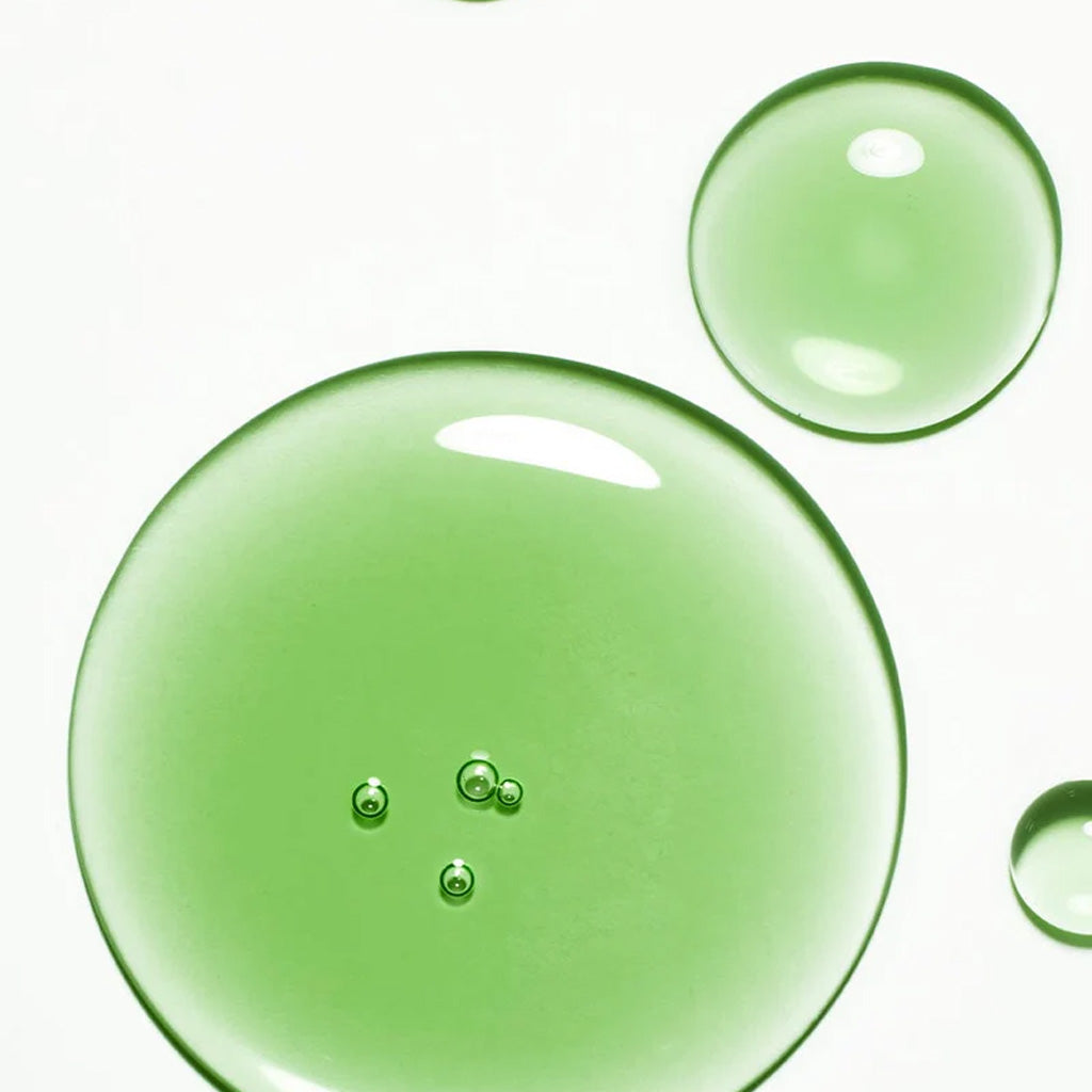 Anua Azelaic Acid 10 + Hyaluron Serum texture – lightweight, non-sticky green essence with hyaluronic acid