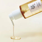 Beauty of Joseon Ginseng Cleansing Oil texture close-up showing silky lightweight oil for removing makeup and impurities