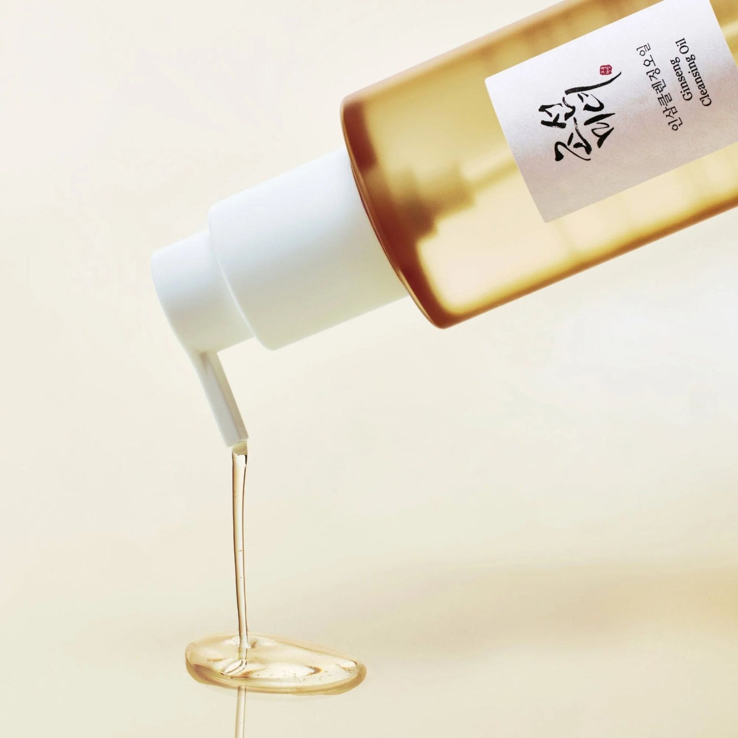 Beauty of Joseon Ginseng Cleansing Oil texture close-up showing silky lightweight oil for removing makeup and impurities