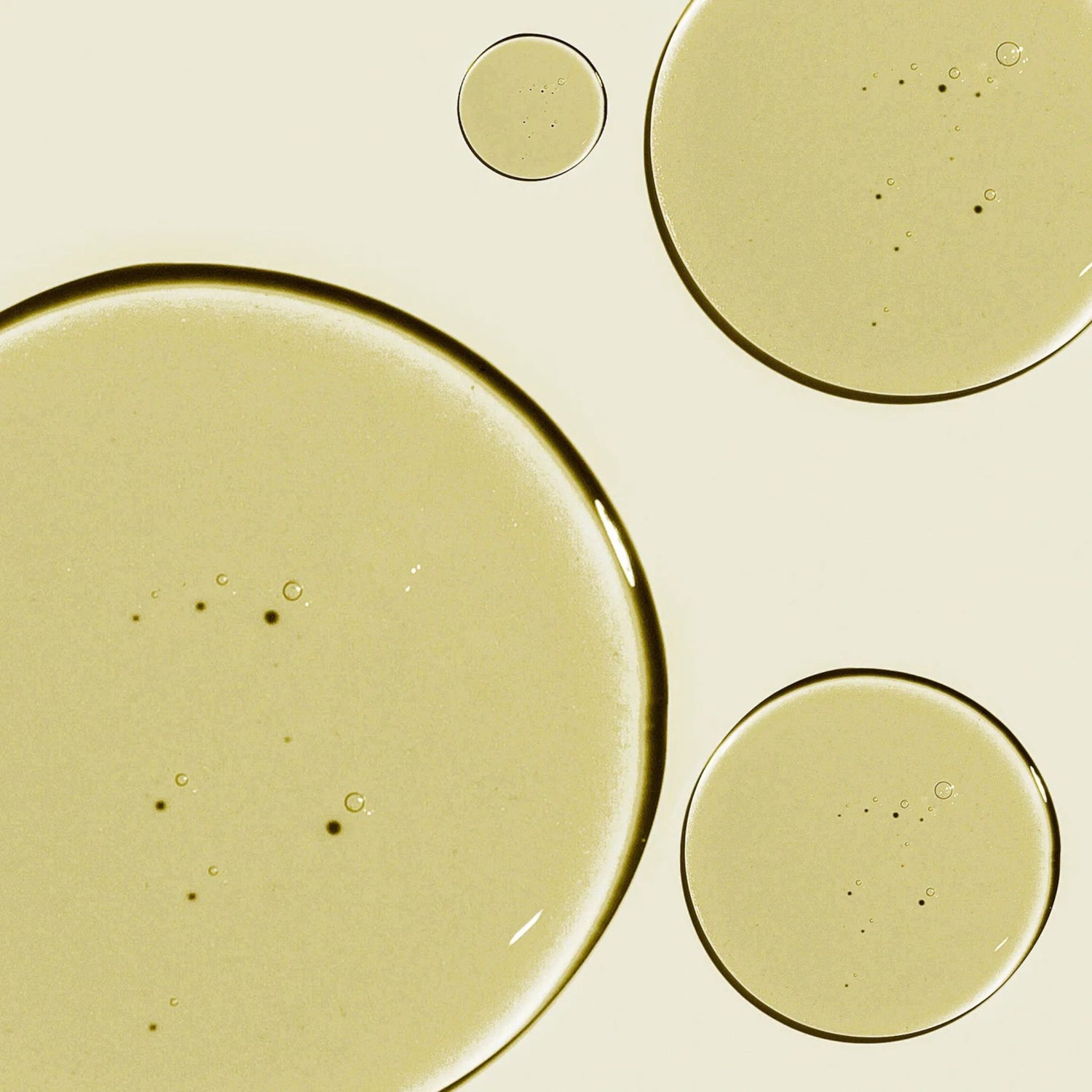 Texture of HaruHaru Wonder Black Rice Cleansing Oil – silky, nourishing formula that melts away makeup and impurities