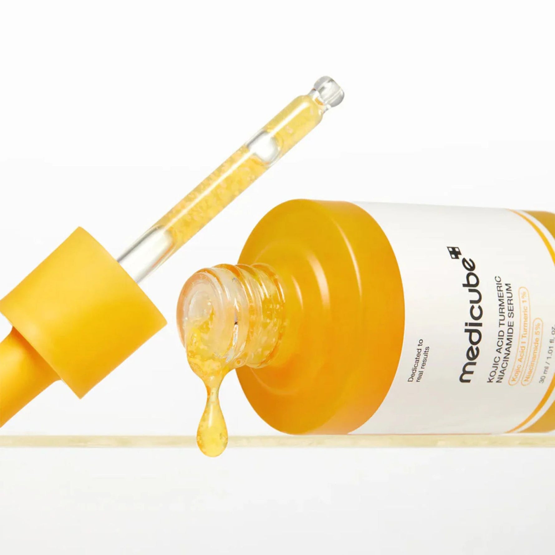 Texture of Medicube Kojic Acid Turmeric Niacinamide Serum showing lightweight brightening serum with niacinamide and kojic acid capsules