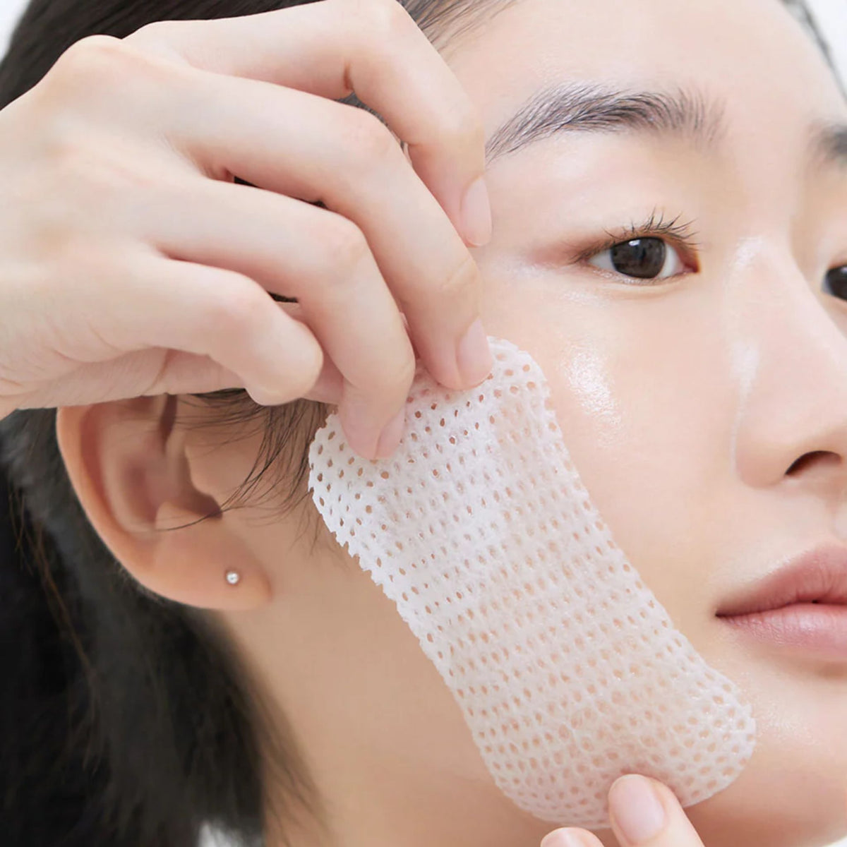 Mediheal Retinol Collagen Lifting Pad — firming and moisturizing Korean skincare pads for smooth, radiant complexion