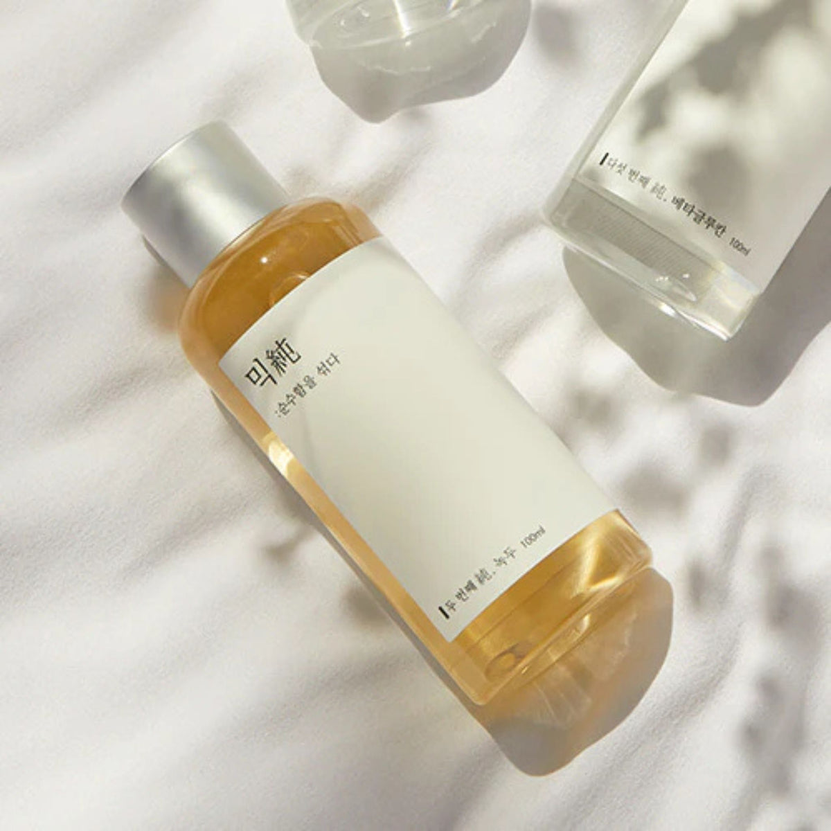 Mixsoon Mung Bean Seed Essence – soothing and purifying Korean essence bottle lying under soft sunlight