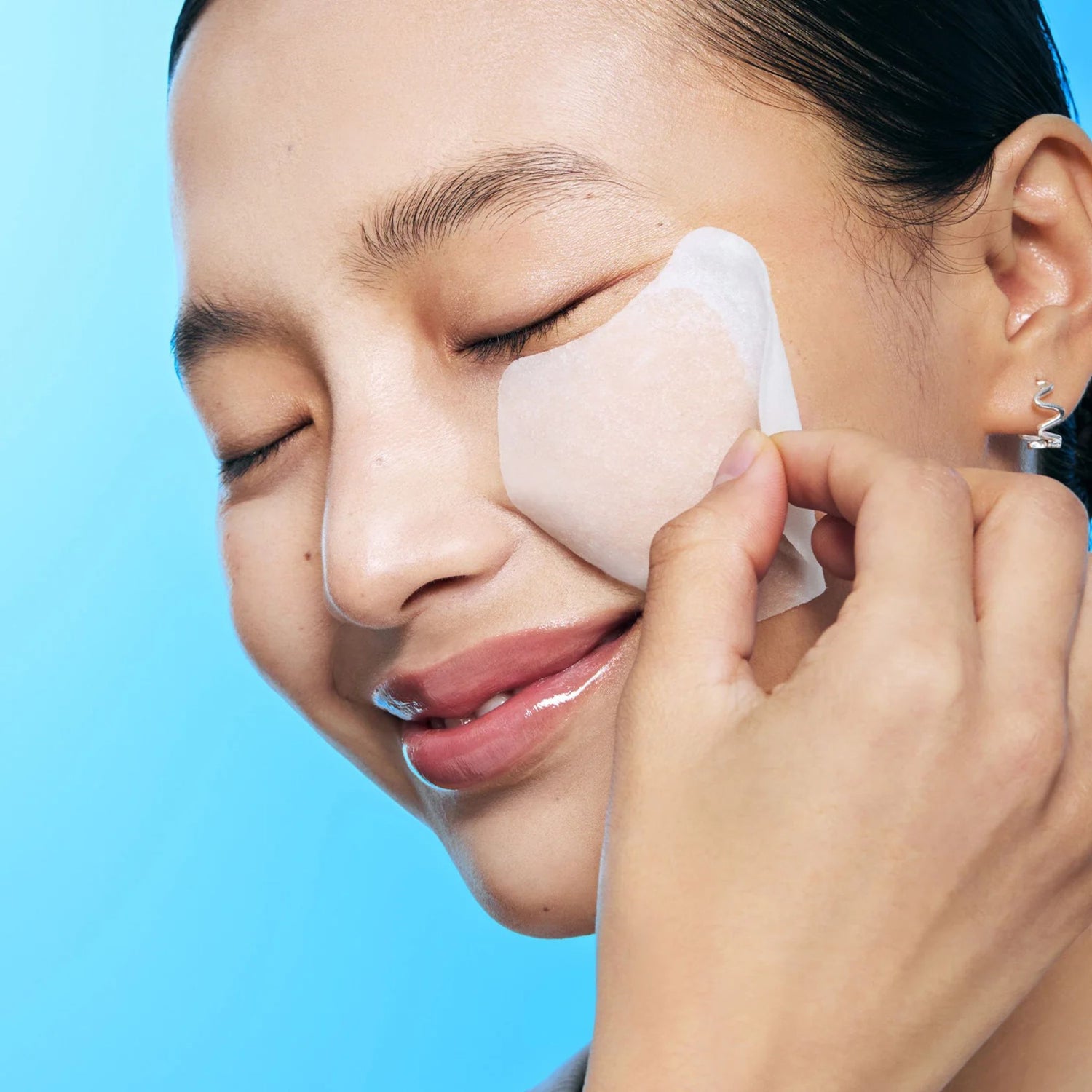 Torriden DIVE-IN Multi Pad – cooling and moisturizing pad for soothing tired and dehydrated skin